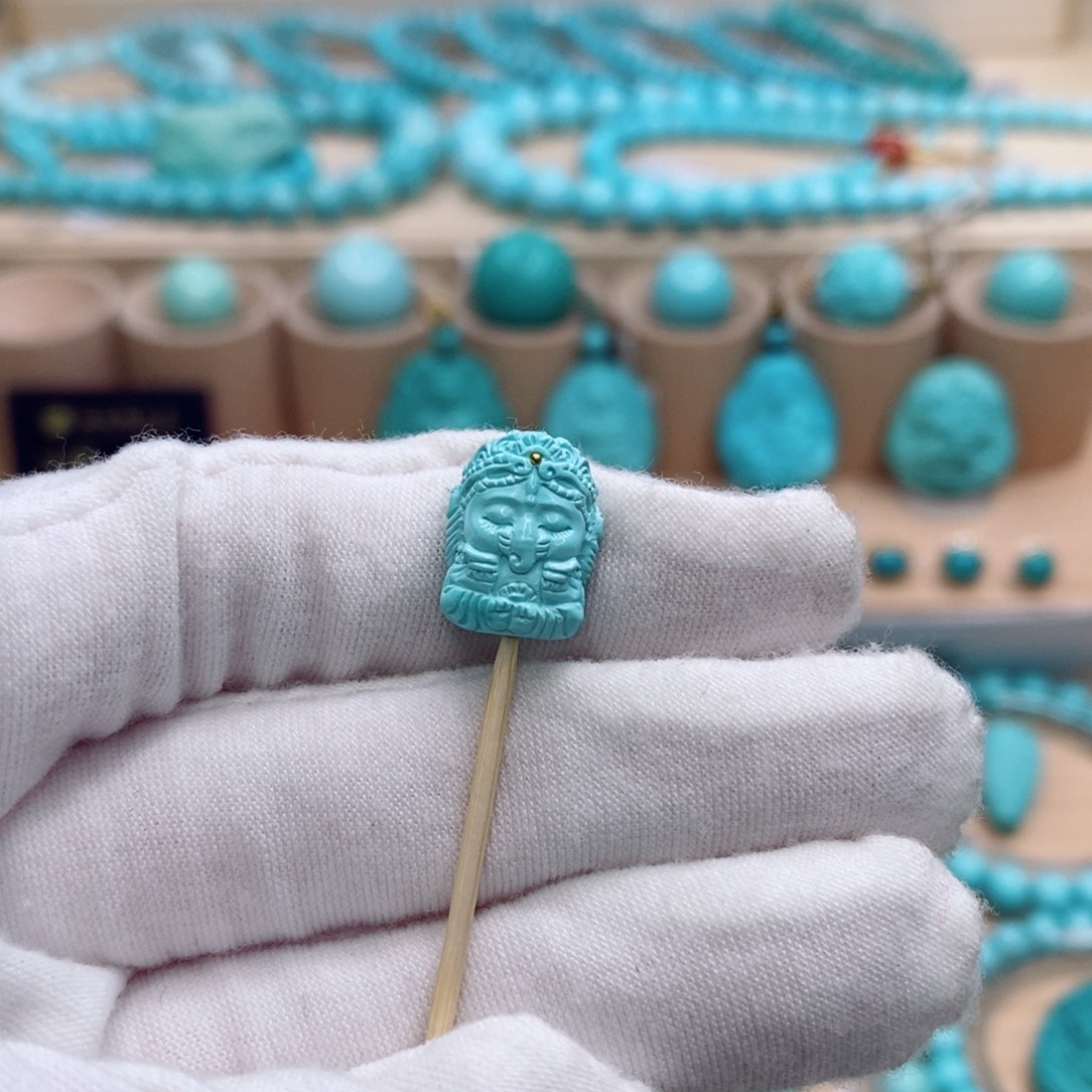 纣***王绿松石未镶嵌珠宝奇石