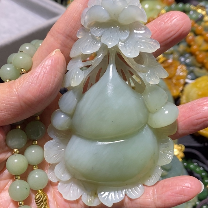 蛇纹石玉岫玉吊坠未镶嵌