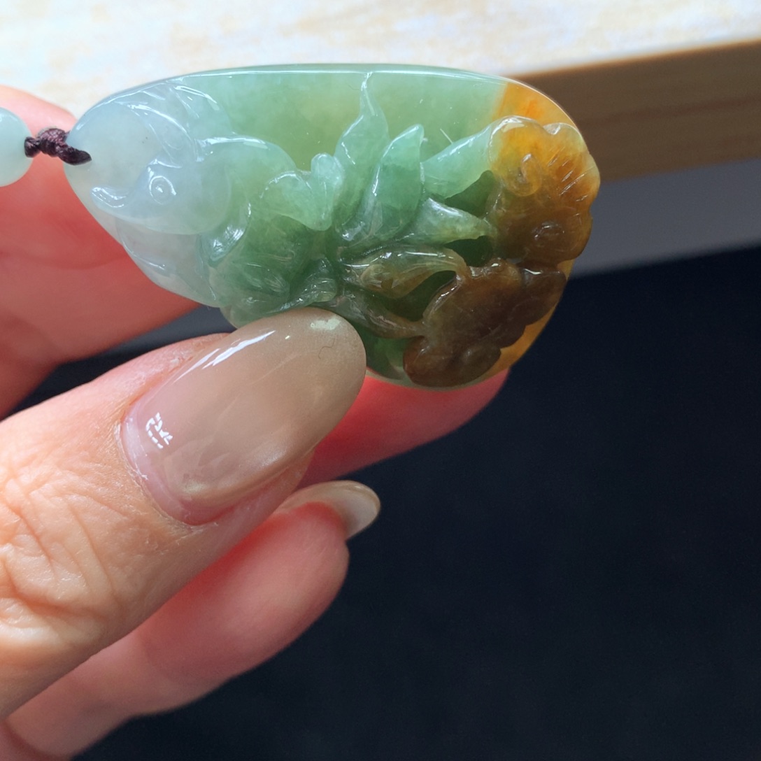 翡翠未镶嵌颈饰吊坠