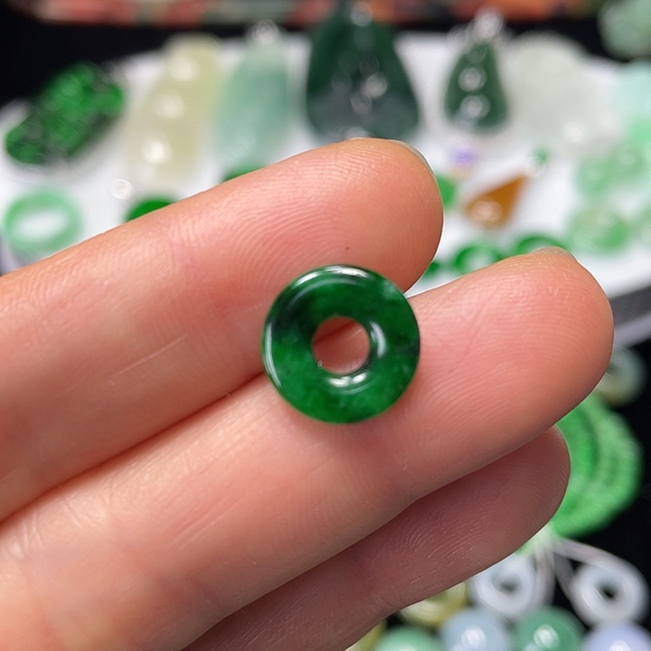 翡翠颈饰未镶嵌甜甜圈