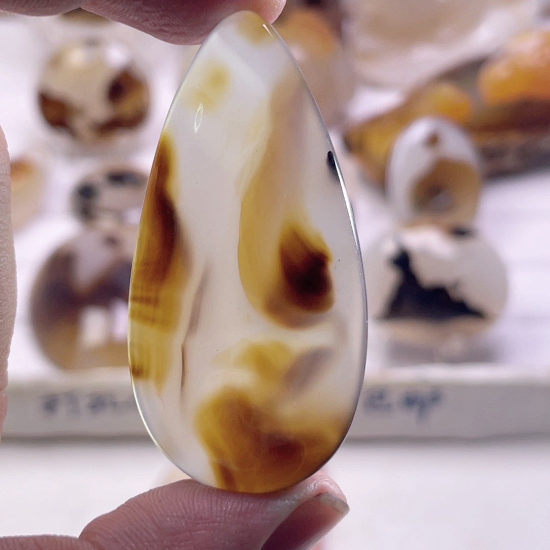 玛瑙/玉髓未镶嵌珠宝奇石
