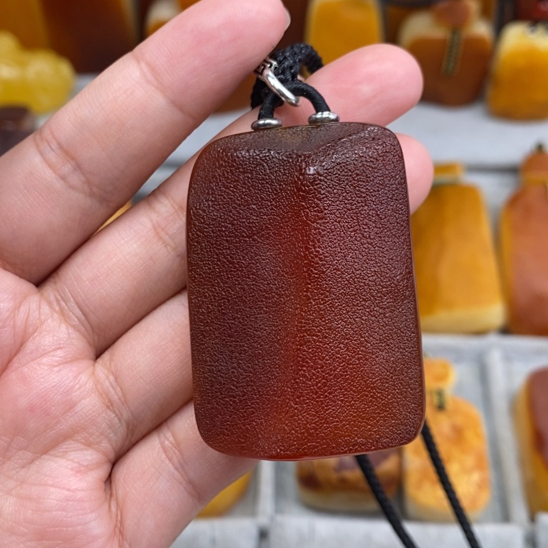 琥珀吊坠(赠链)未镶嵌