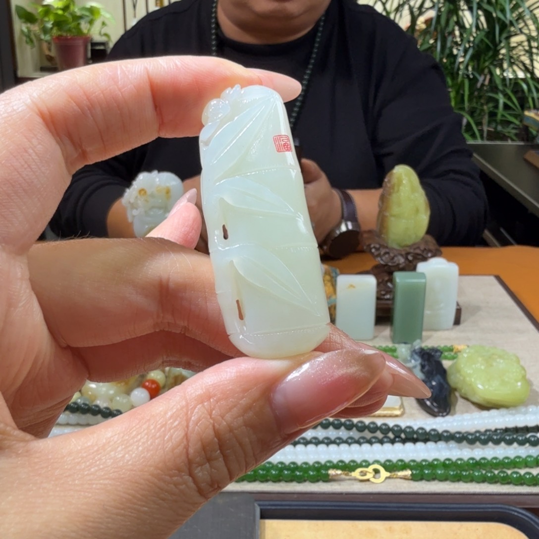 和田玉挂件未镶嵌曼*亚