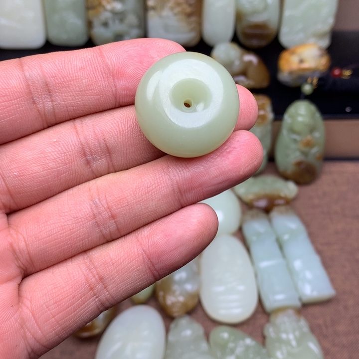 和田玉（糖玉）未镶嵌颈饰