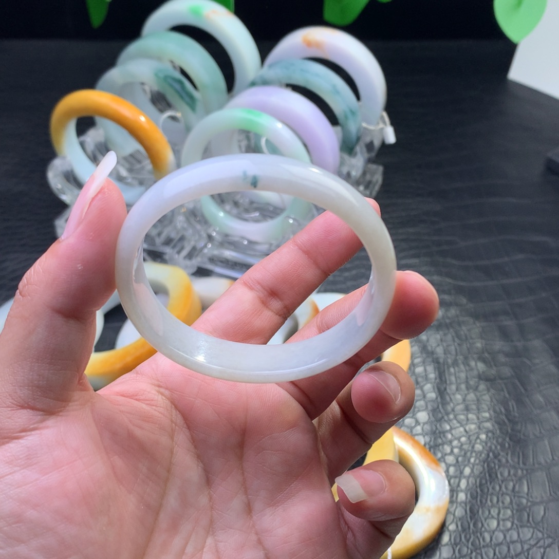 定制翡翠未镶嵌手镯