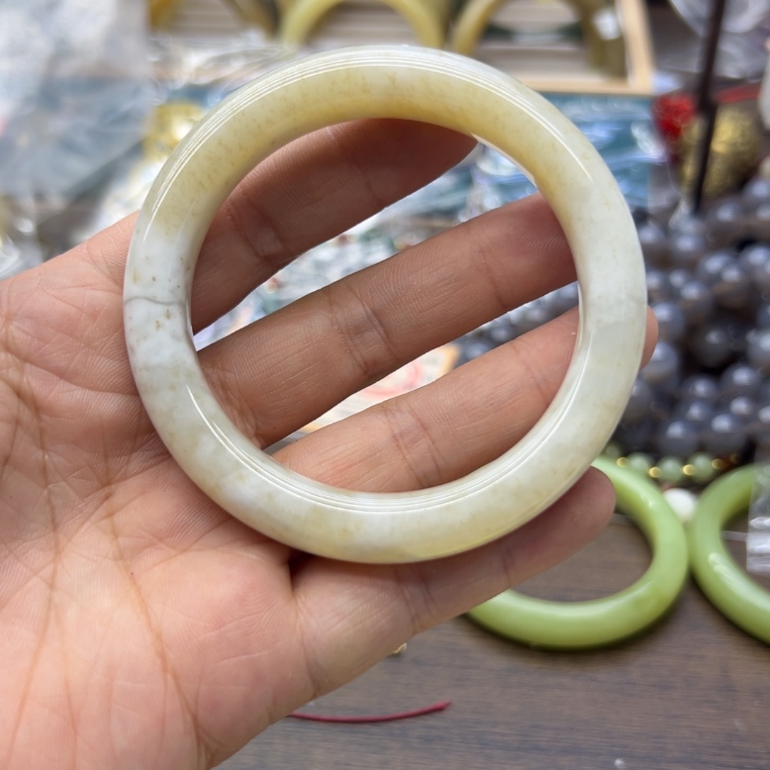 和田玉未镶嵌手镯58.9圈围689