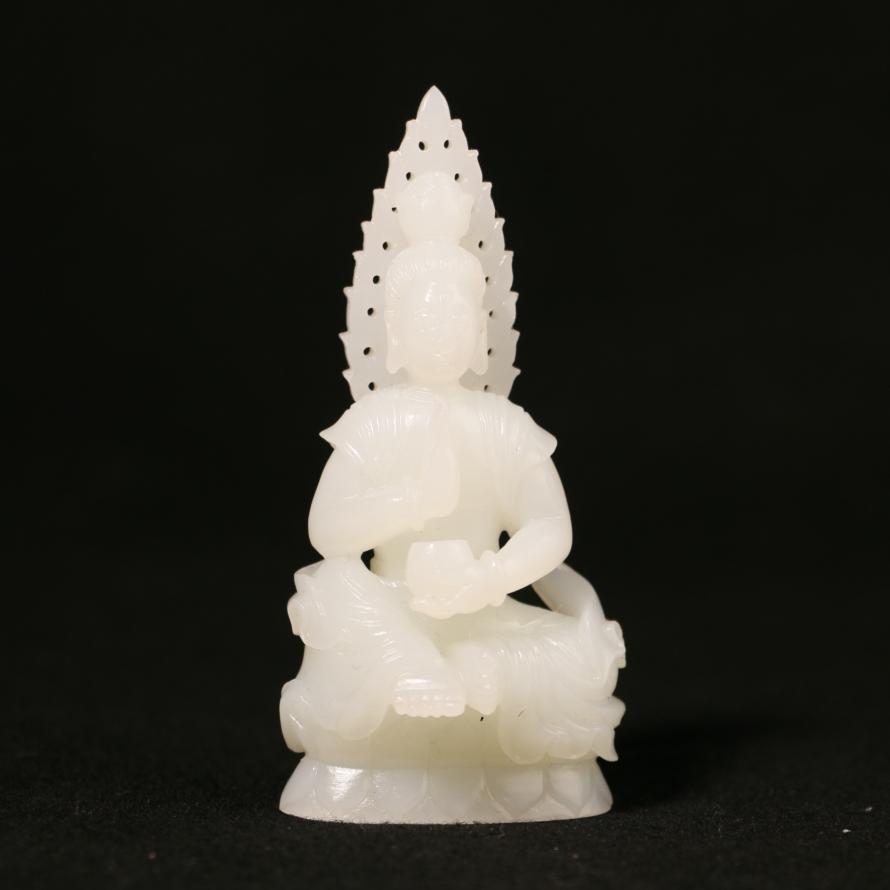 4Y12   清  和田玉玉佛摆件