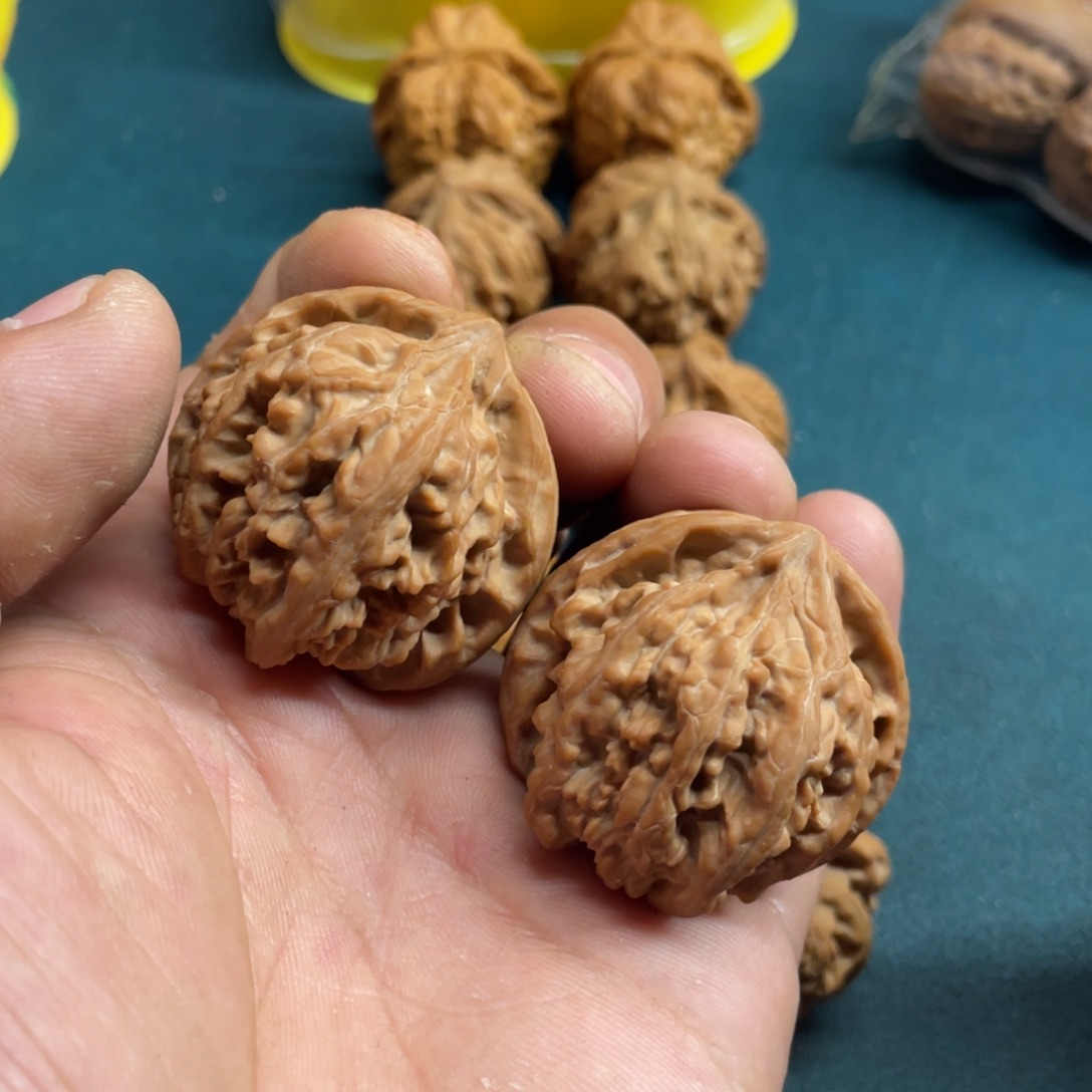 地***雷吊坠文玩核桃野生