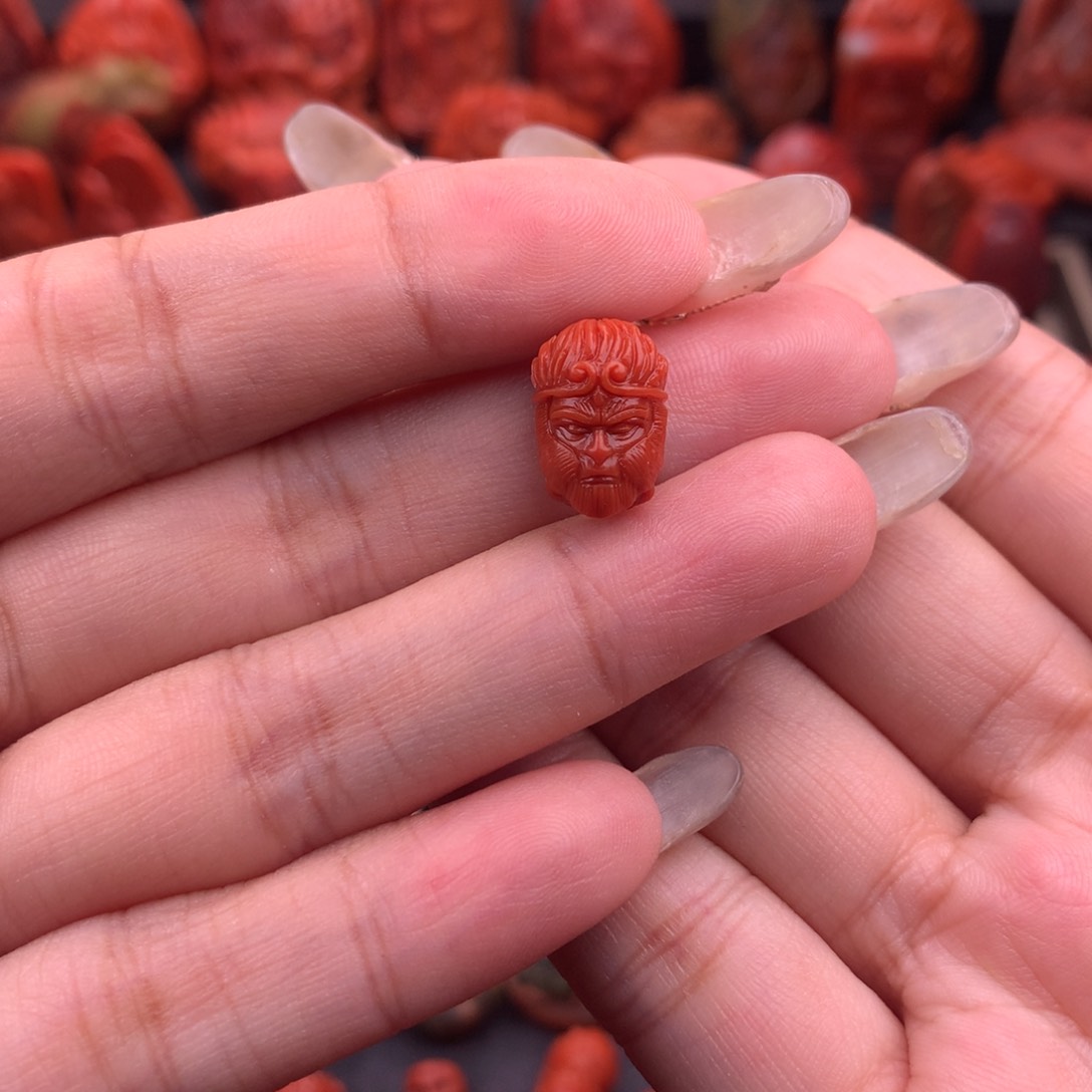 南红玛瑙南红川料精工满雕大圣头9.6mm未镶嵌