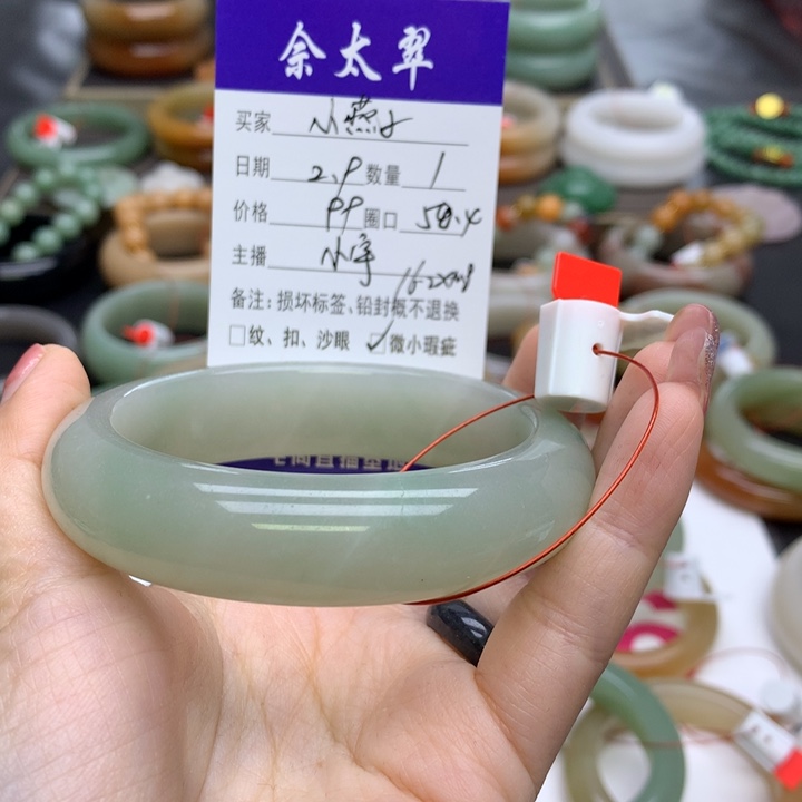 石英质玉手镯未镶嵌小*子