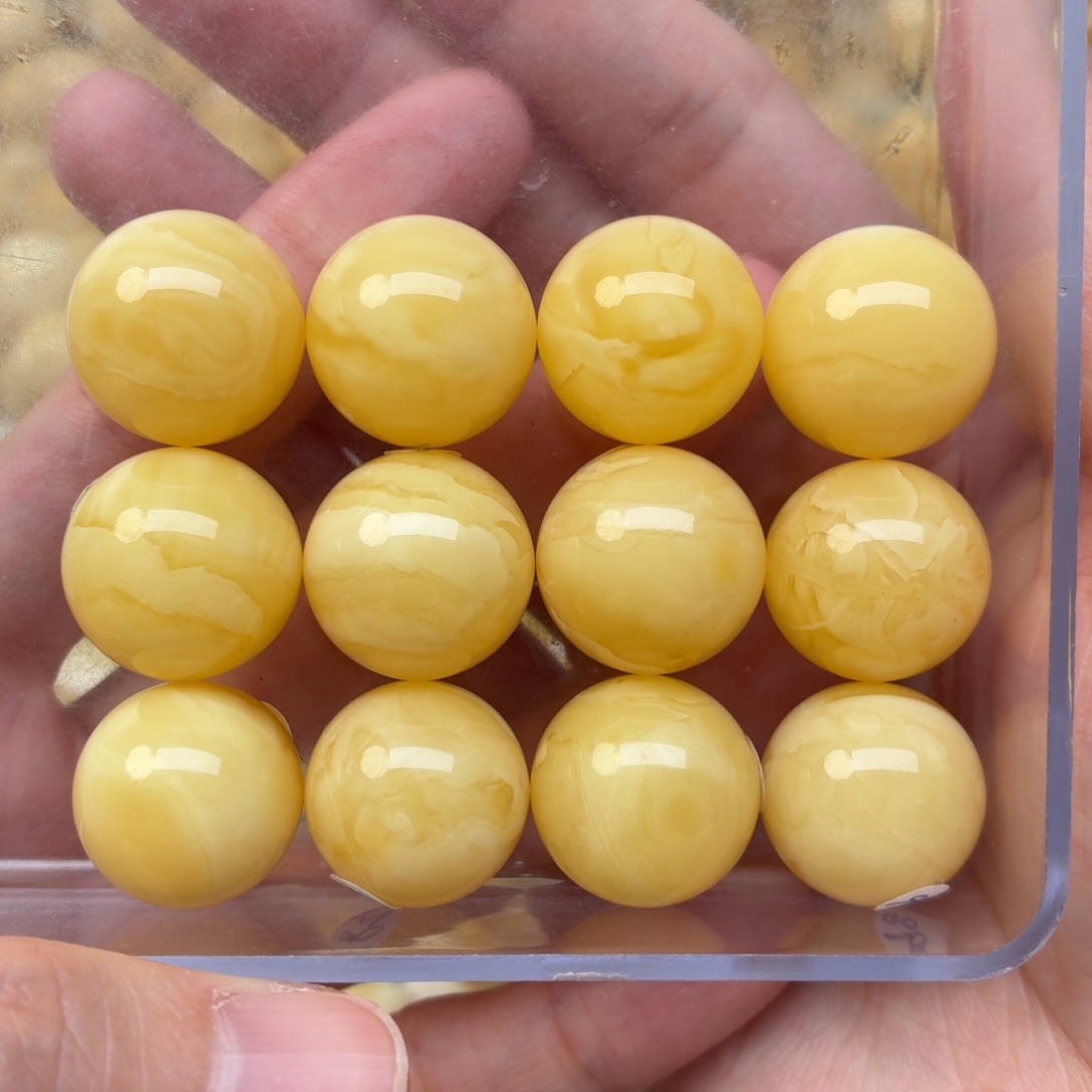 蜜蜡未镶嵌裸石17+白花手串