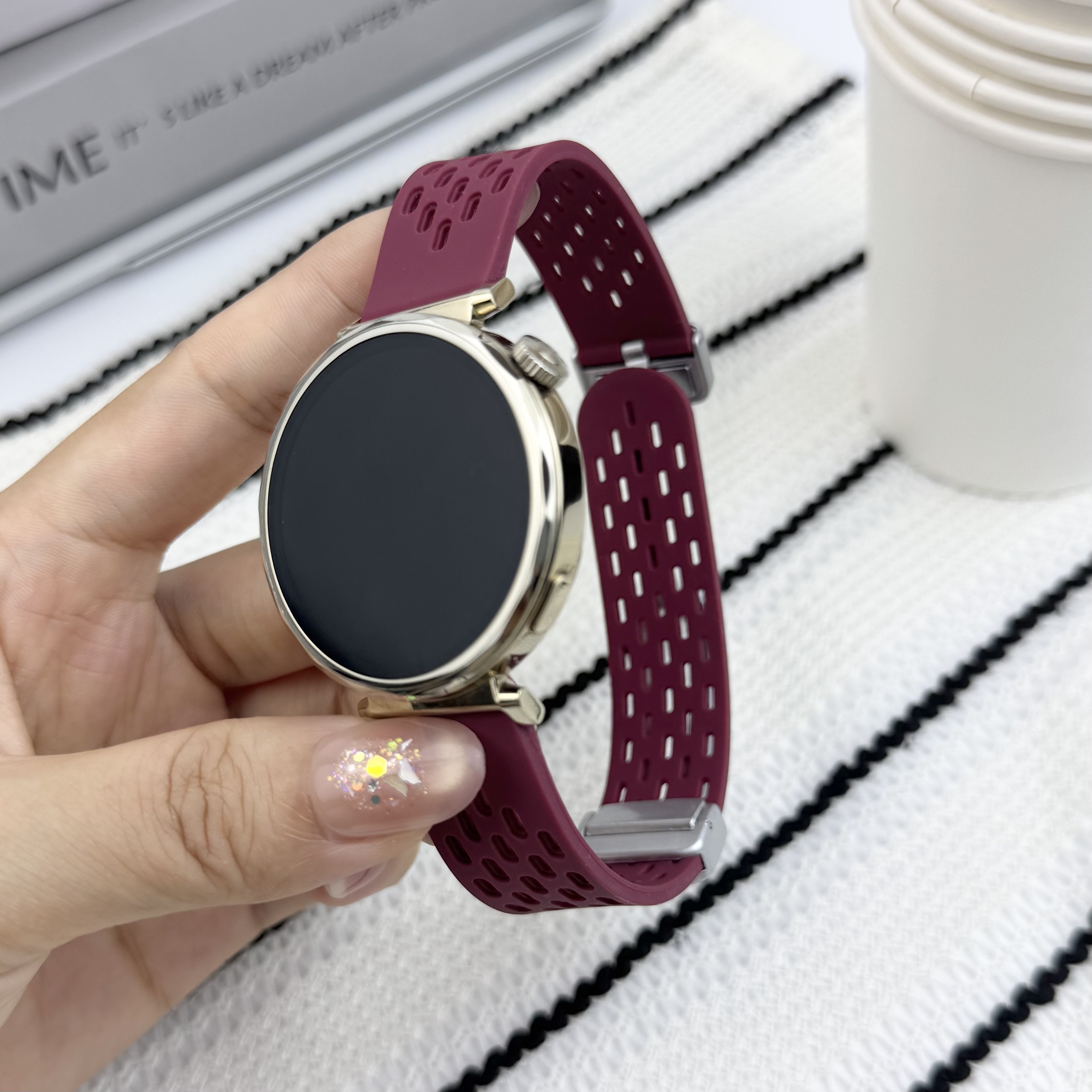 适用华为GT5硅胶洞洞gt4女款加长透气表带watch4运动fit4柔软防水
