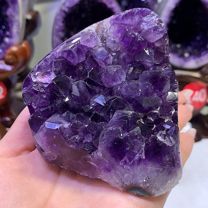 紫晶大型摆件（非配饰）未镶嵌白*鹿蛋