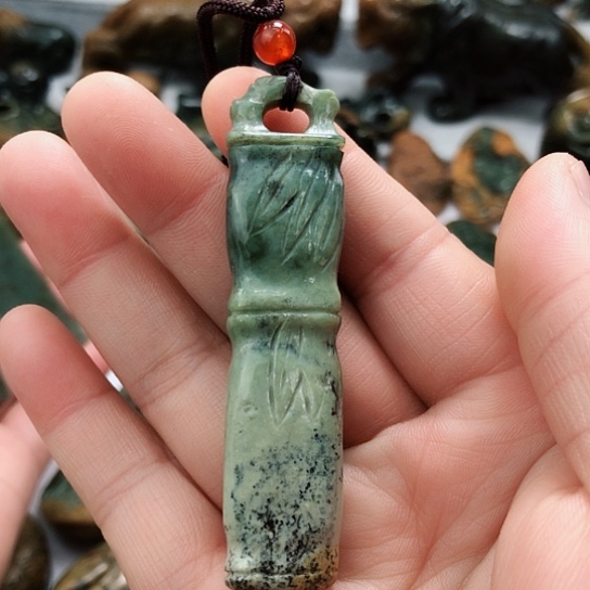 岫岩河磨玉（透闪石质玉）挂件未镶嵌