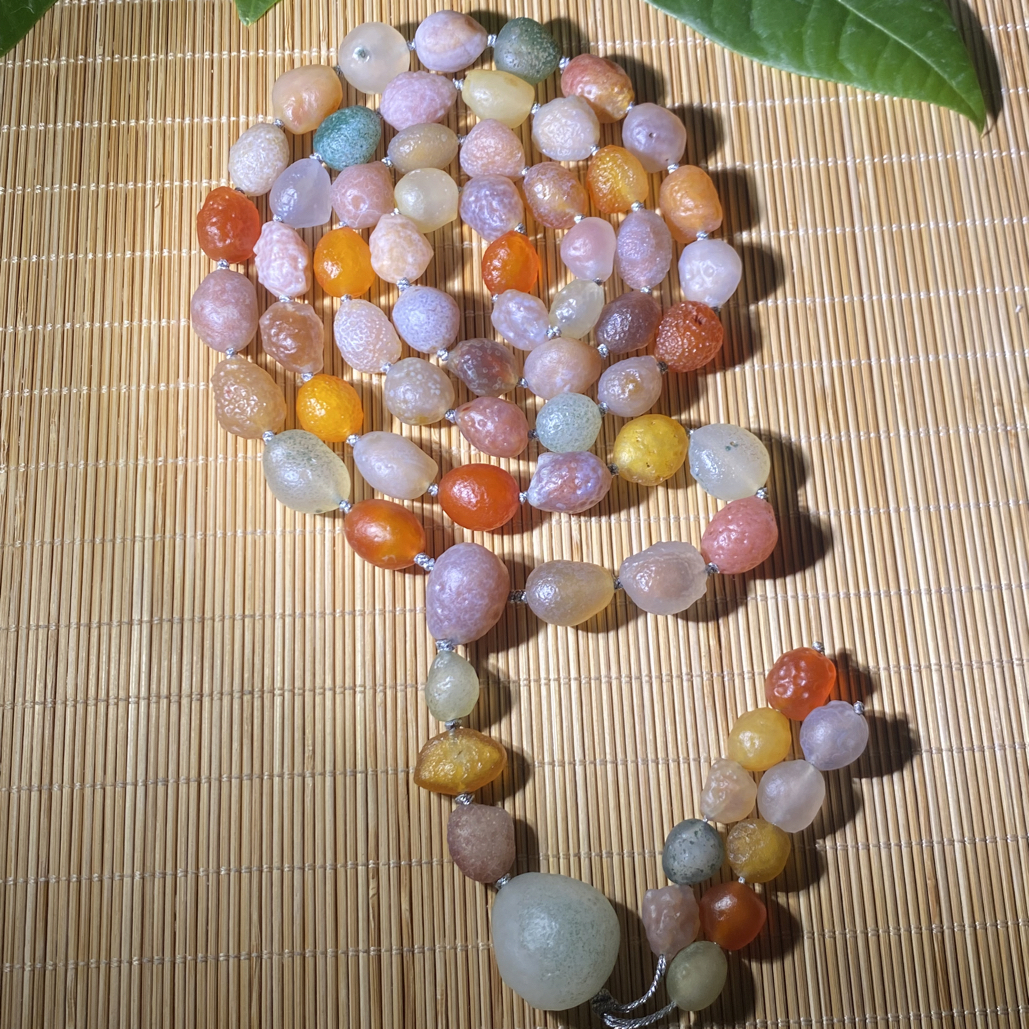 天然阿拉善戈壁石  彩糖心