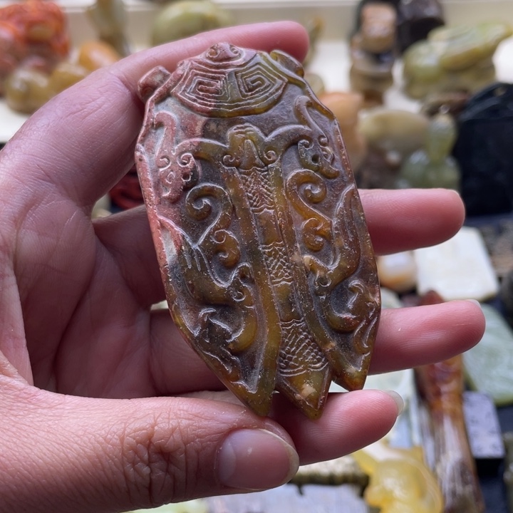 蛇纹石玉颈饰未镶嵌