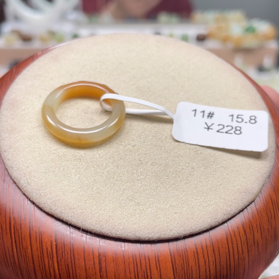 和田玉戒圈未镶嵌?15.8