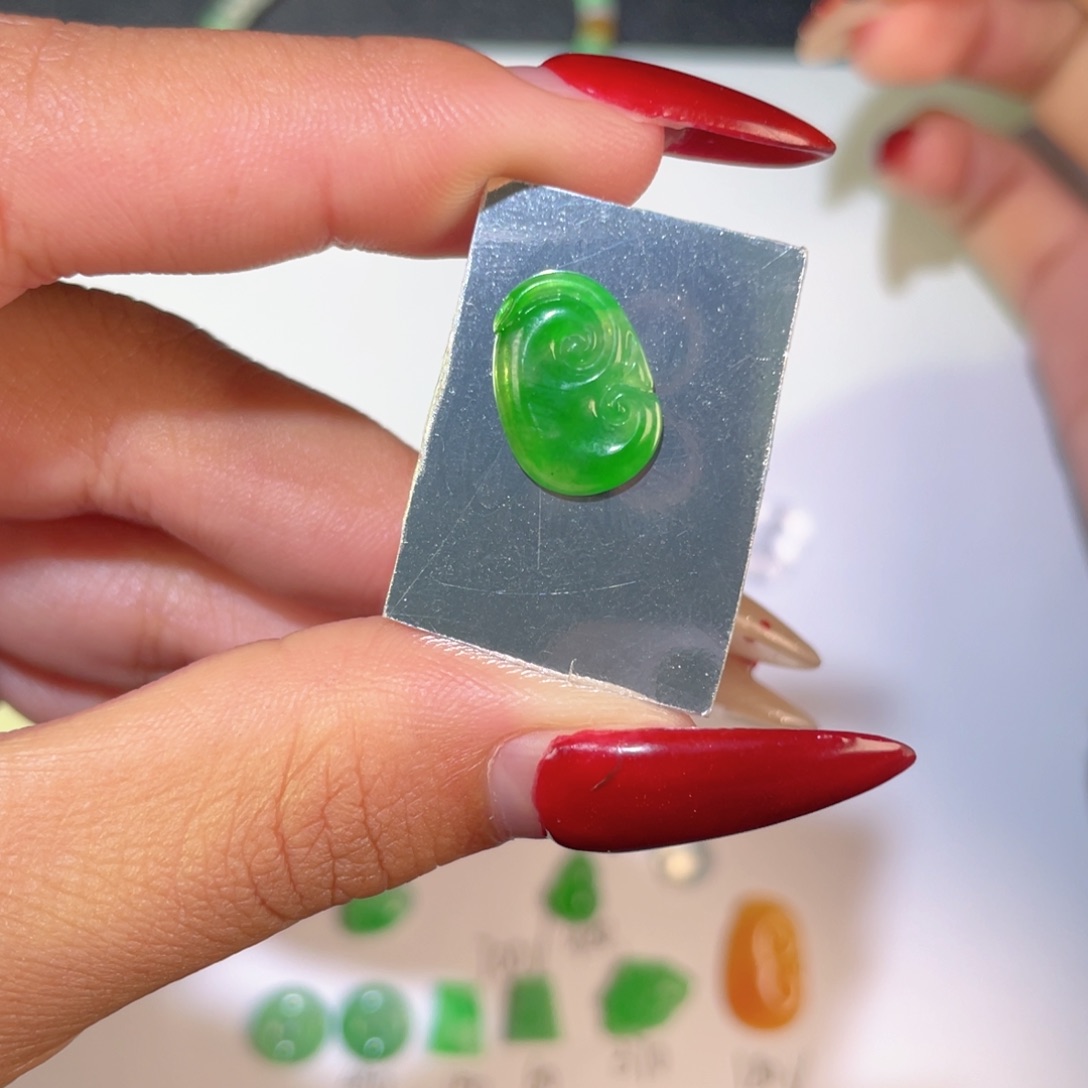 翡翠未镶嵌颈饰裸石