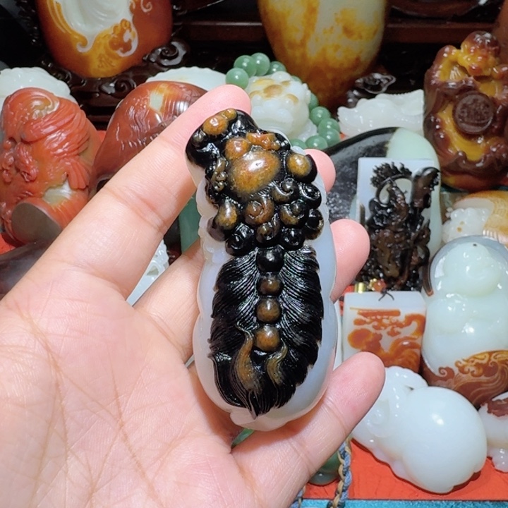 和田玉未镶嵌把件