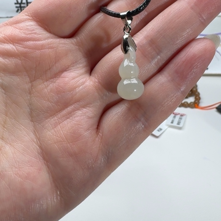 和田玉吊坠(赠链)未镶嵌
