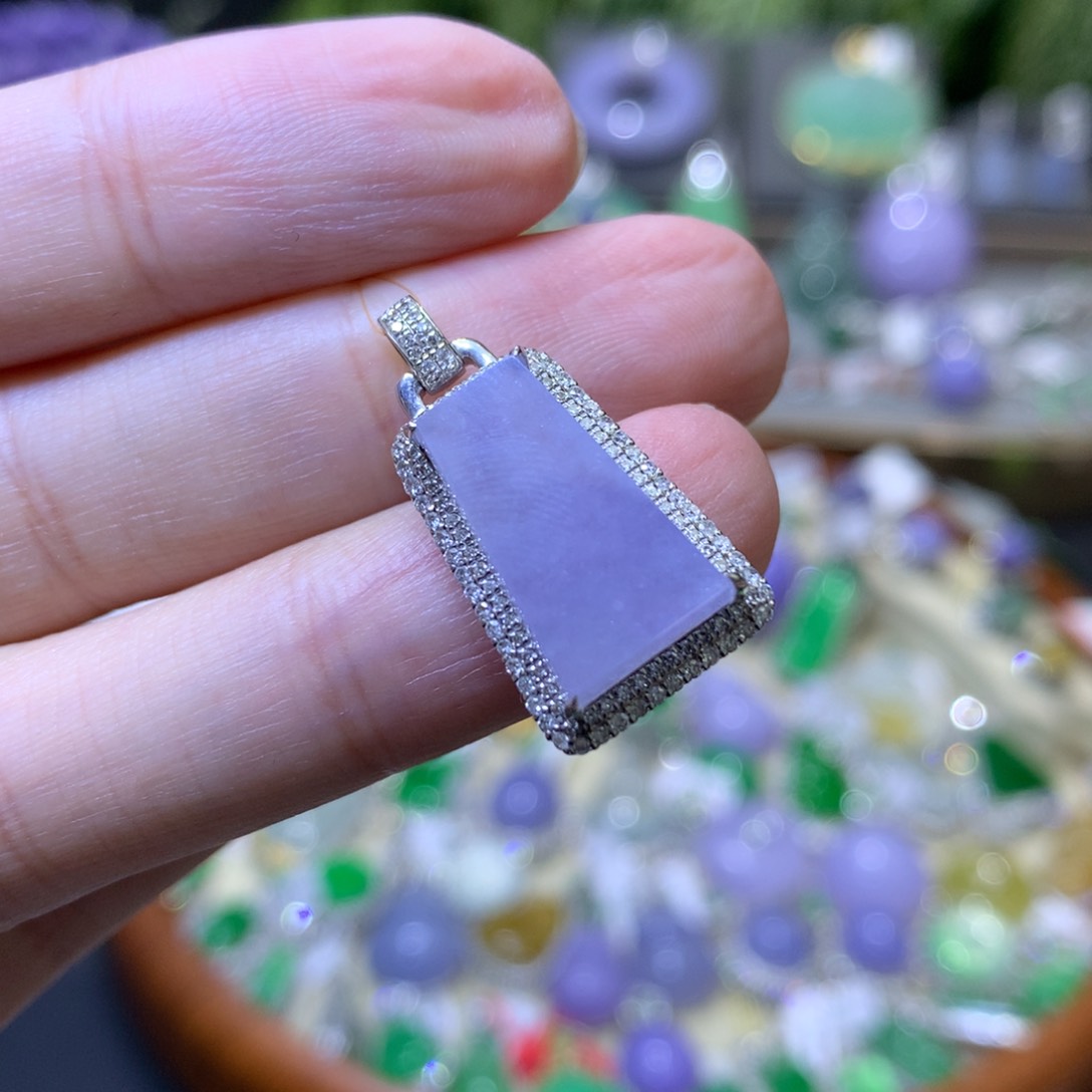 颈饰18K金镶嵌翡翠