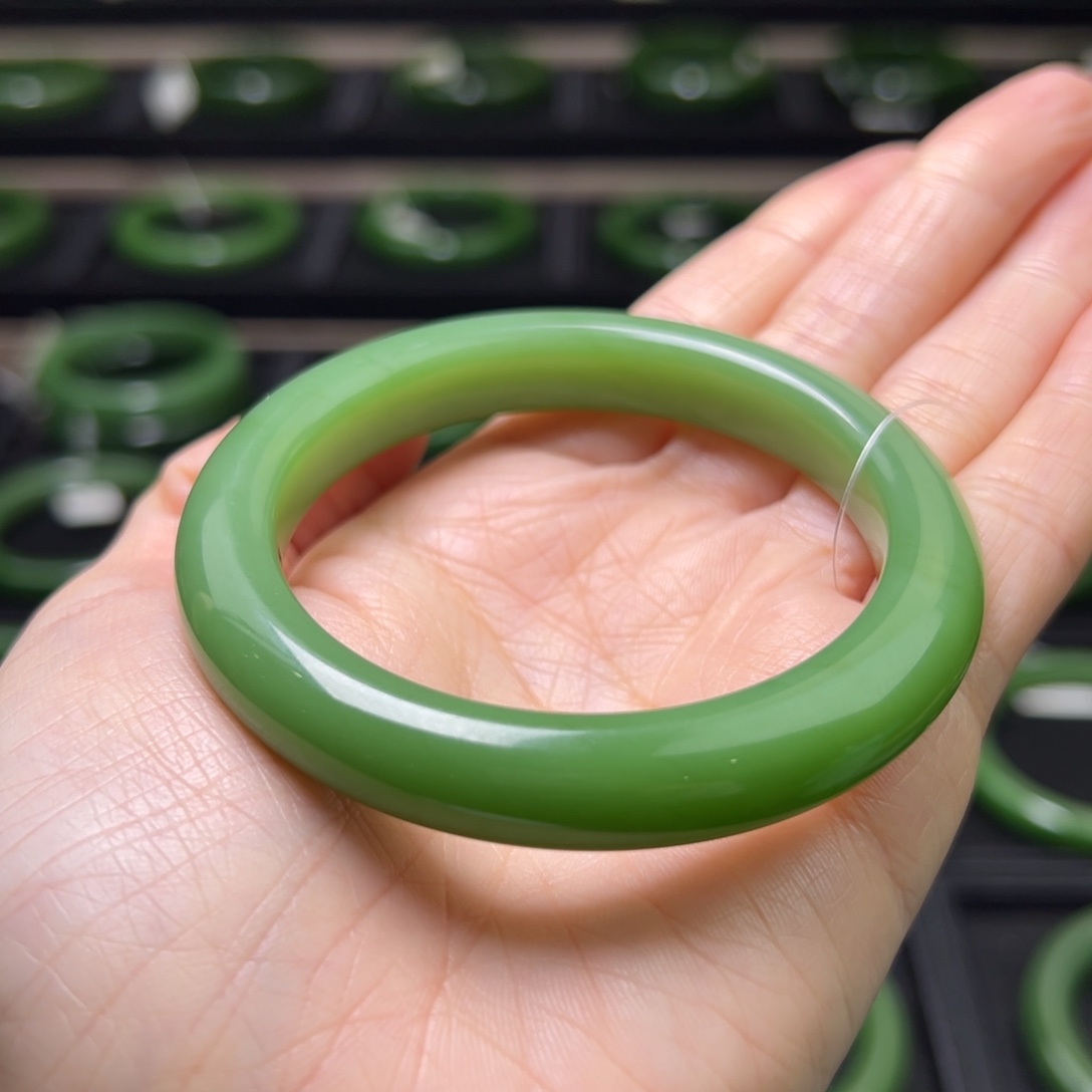 和田玉（碧玉）未镶嵌手镯