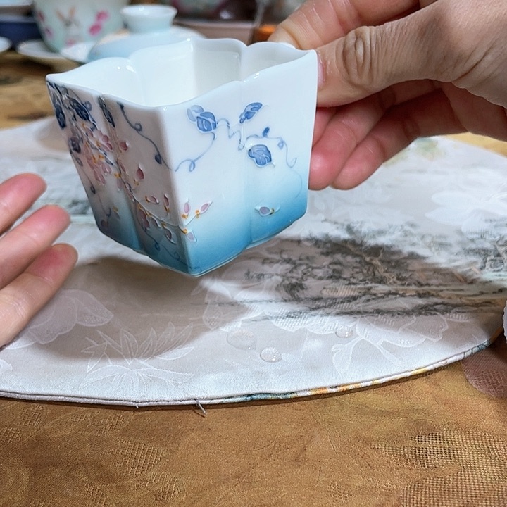 【闪购商品】瓷片幽蓝藤雾手柄杯