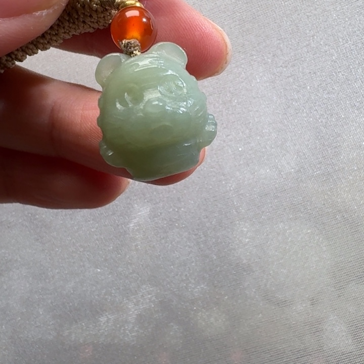 和田玉颈饰未镶嵌且末近矿老虎