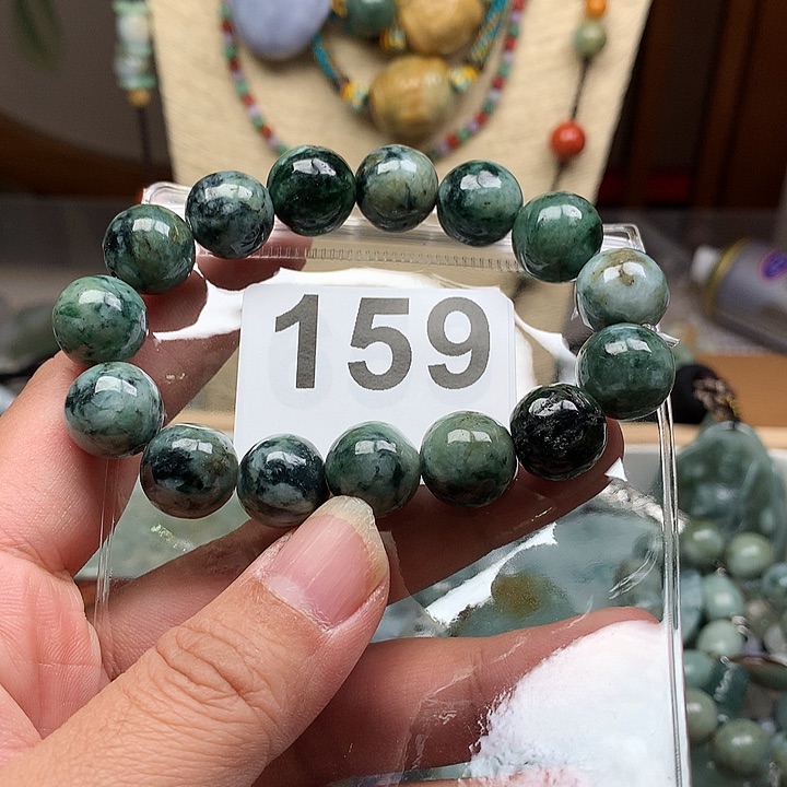 翡翠颈饰未镶嵌玉*碎翡翠