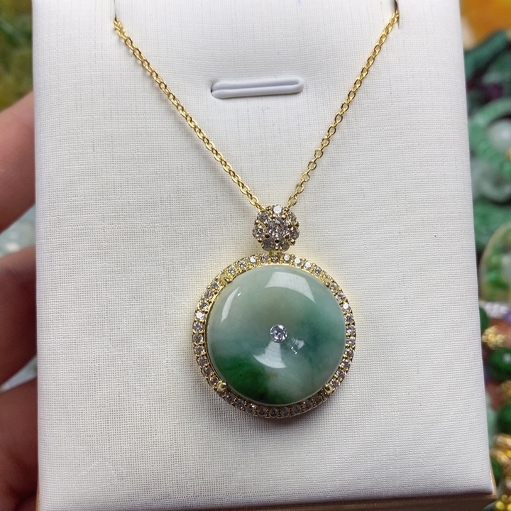 翡翠未镶嵌吊坠(赠链)