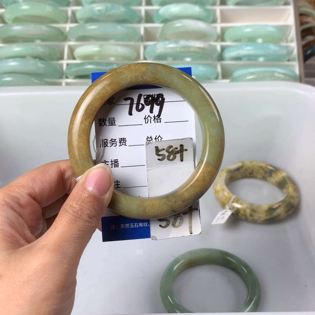 蛇纹石玉手镯未镶嵌7699