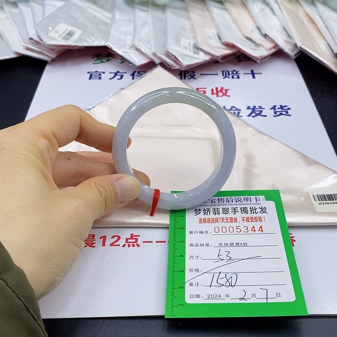 翡翠手镯未镶嵌翡翠手镯