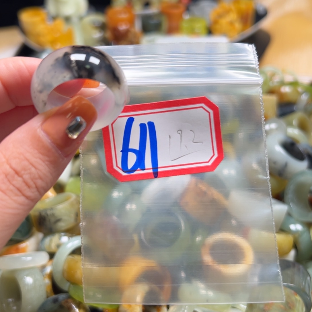 清***月蛇纹石玉未镶嵌戒指