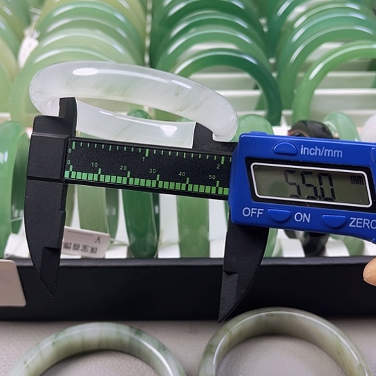 东陵石颈饰未镶嵌