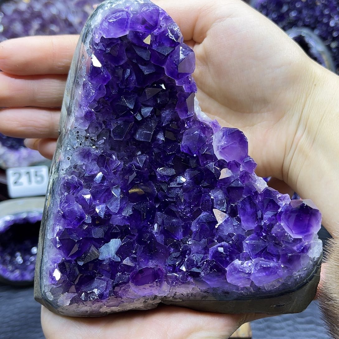 紫晶未镶嵌大型摆件（非配饰）