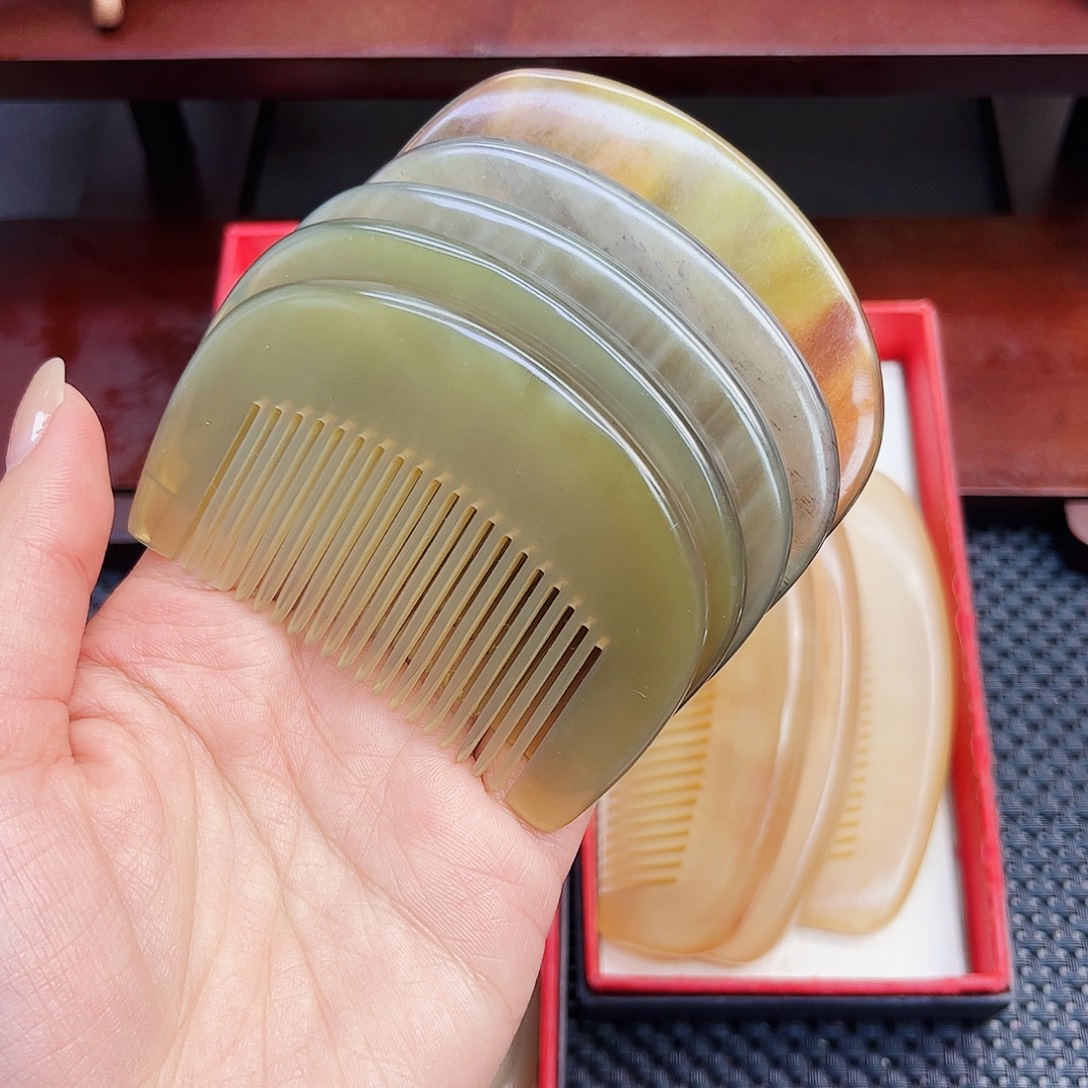 纯手工制作纯牛角梳子