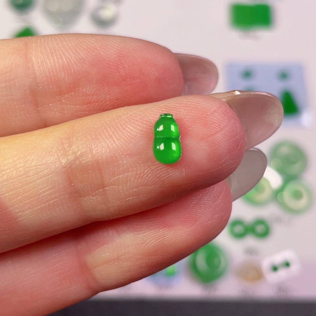 翡翠未镶嵌颈饰裸石