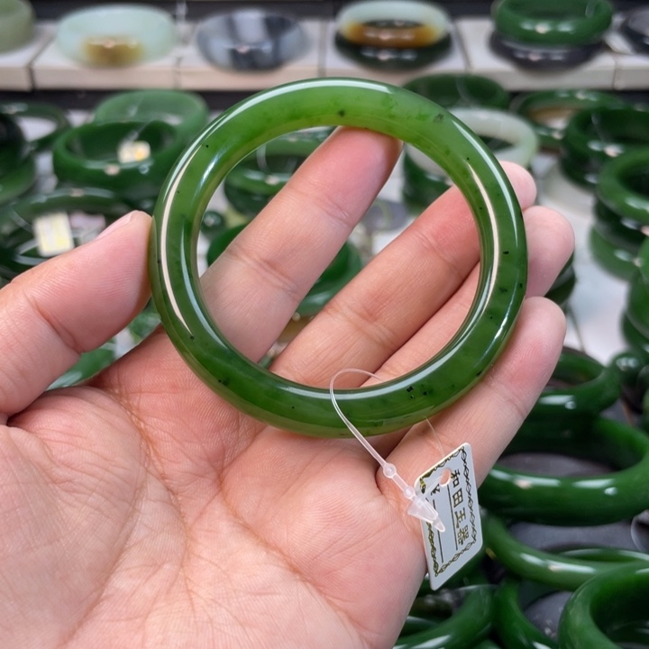 和田玉（碧玉）手镯未镶嵌