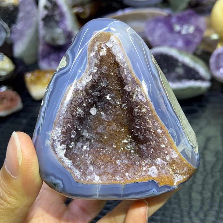 粽子水晶洞未镶嵌水晶