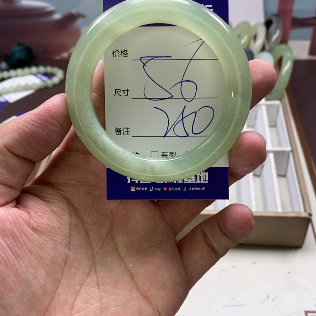 蛇纹石玉手镯未镶嵌