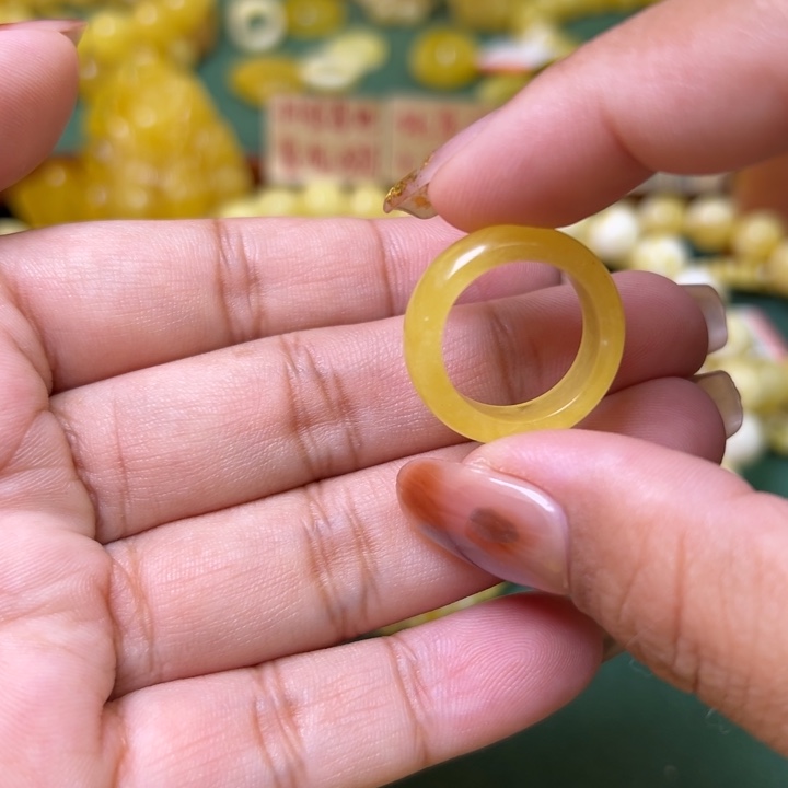 蜜蜡未镶嵌珠宝奇石