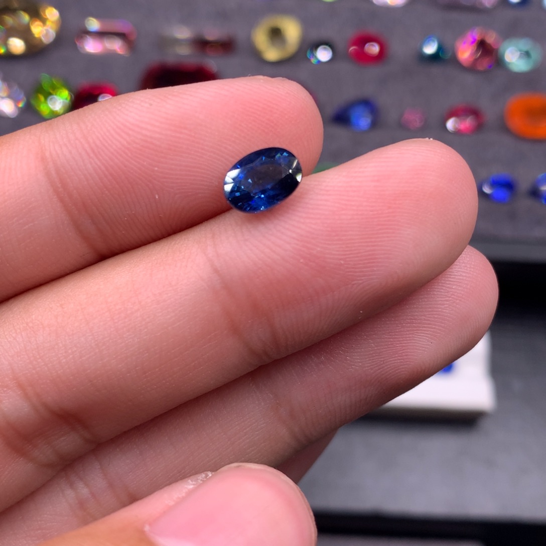 蓝宝石裸石未镶嵌