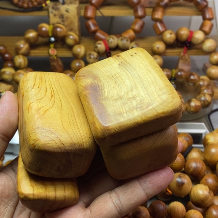 小***学柏木（崖柏）崖柏手把件四个