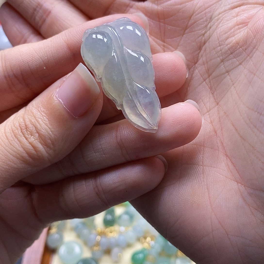 翡翠颈饰未镶嵌闪