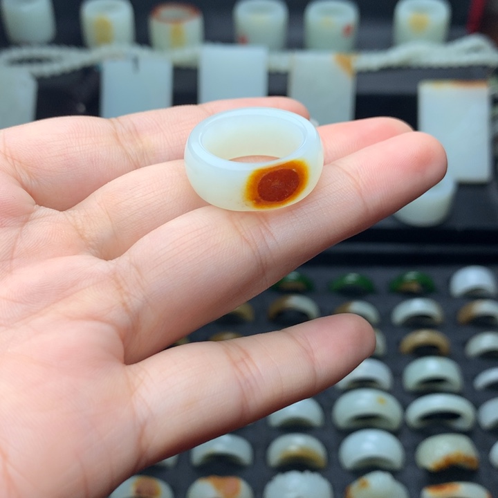 和田玉未镶嵌颈饰?*莎