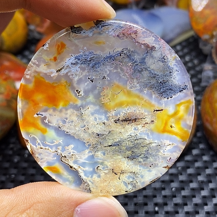 李***发玛瑙/玉髓未镶嵌颈饰