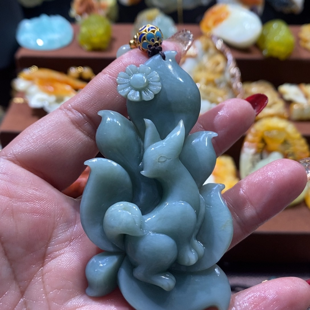 蛇纹石玉颈饰未镶嵌