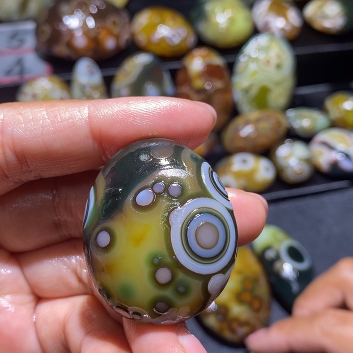 熙***沂玛瑙/玉髓未镶嵌珠宝奇石