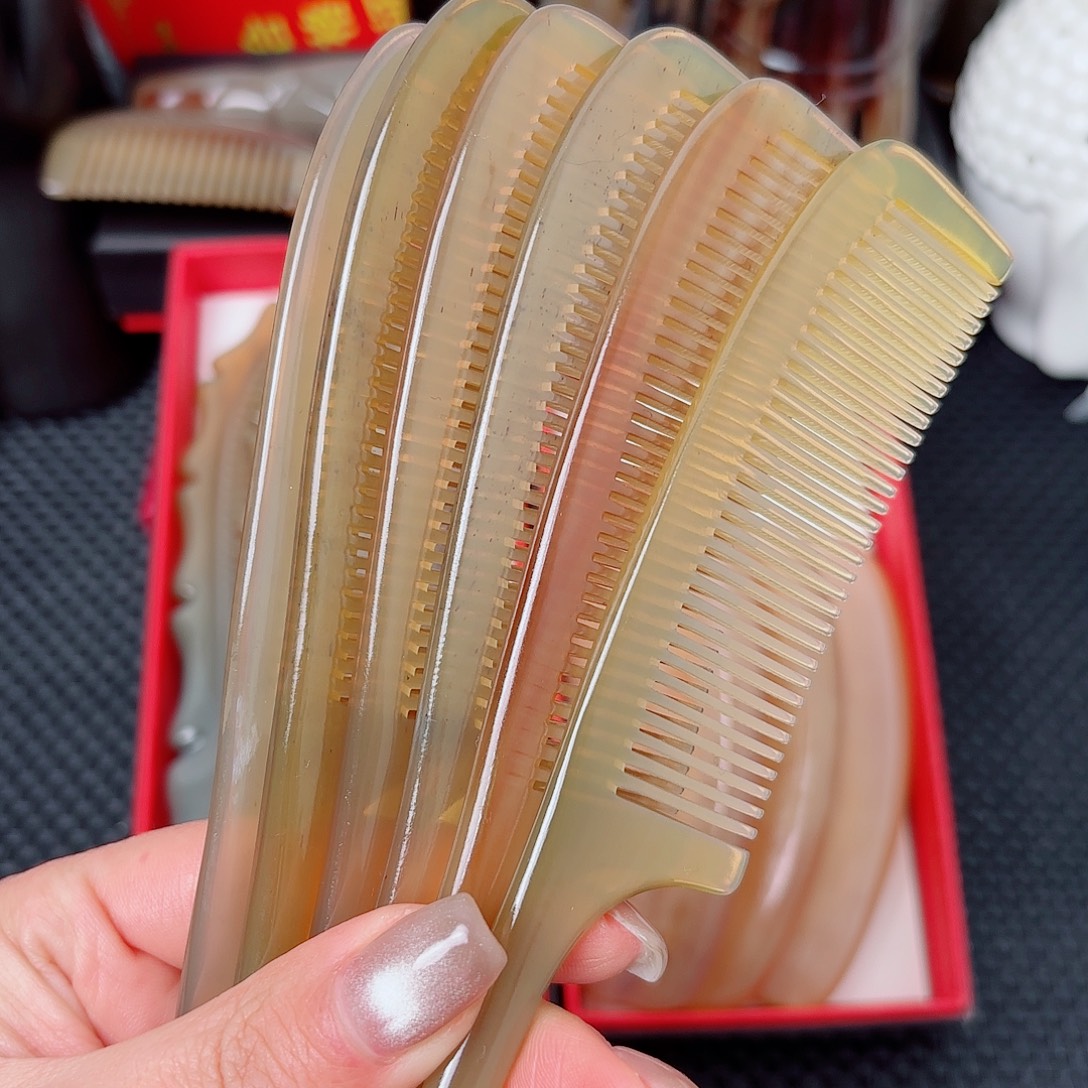 纯手工制作纯牛角梳子