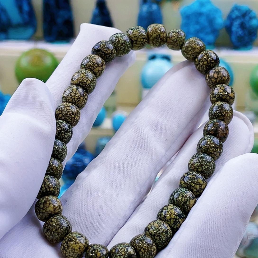 绿松石颈饰未镶嵌